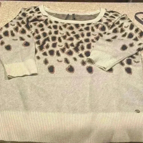 NWOT Guess Sweater - Picture 1 of 6